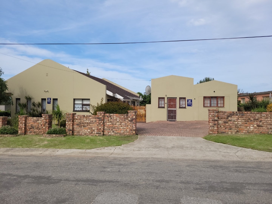 3 Bedroom Property for Sale in Pacaltsdorp Western Cape